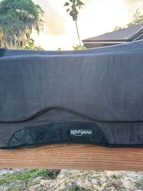 Black Saddle Pad - Supportive Comfort
